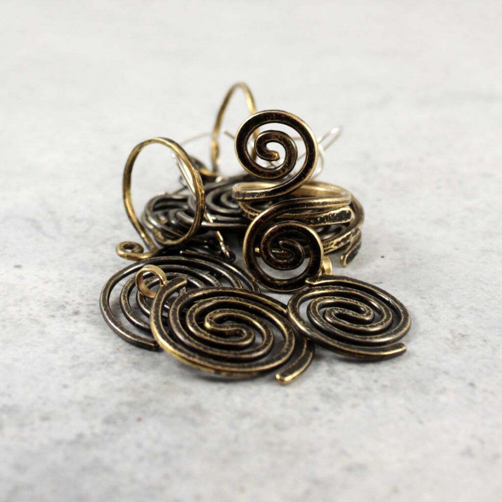 Swirls - mosiężna biżuteria